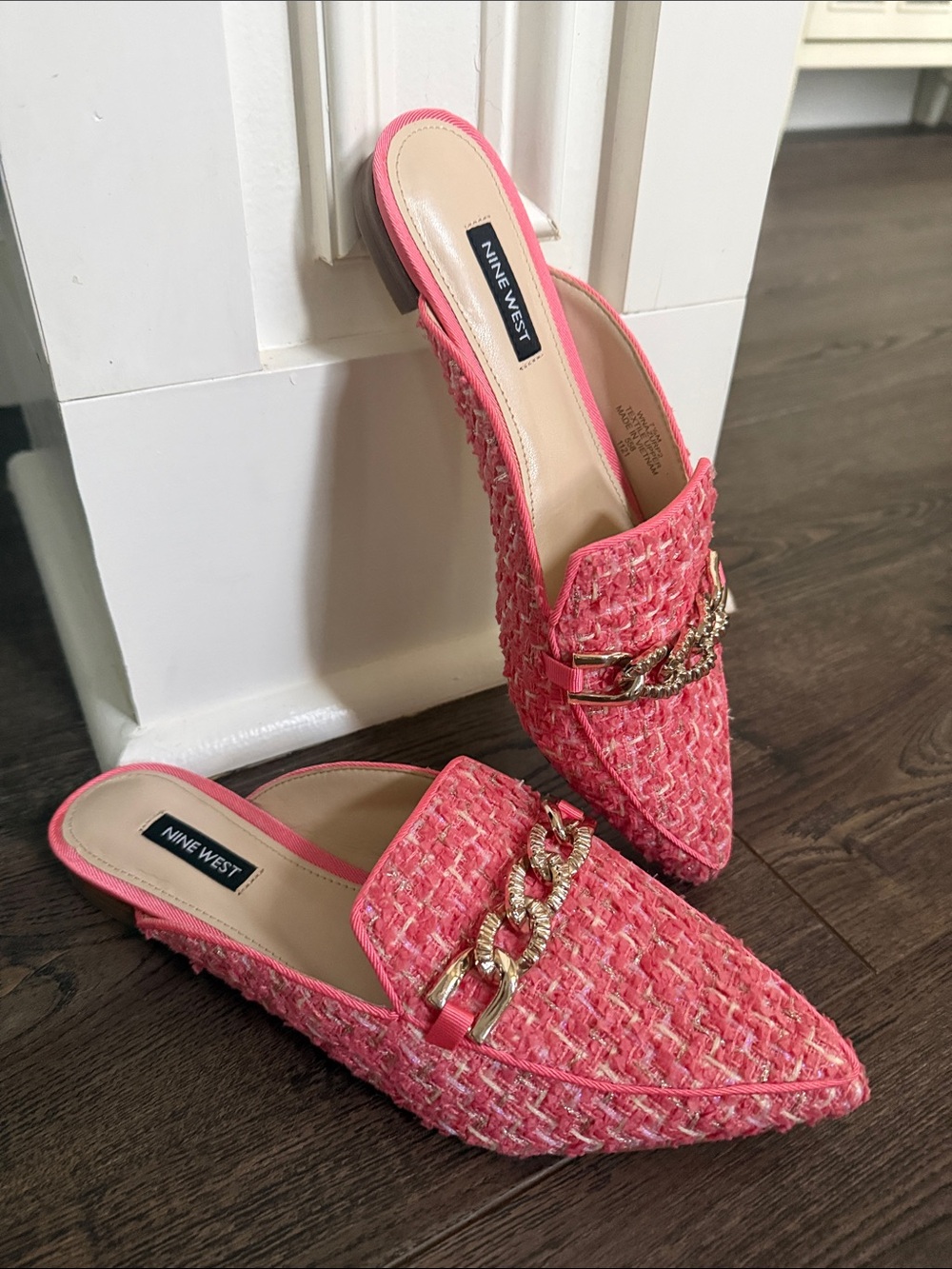 Nine West Pink Tweed Pointed Mules with Gold Chain Detail 7.5 - Picture 3 of 11